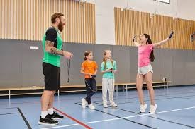 反诈防范：警惕“海外高薪博彩推广”招聘。（反诈提醒：警惕“海外高薪博彩推广”求职陷阱）