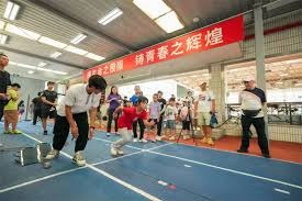 解析“二八杠”与“小牌九”的血缘关系：规则演变的社会学意义。（追溯“二八杠”与“小牌九”的谱系关联：规则变迁的社会学意涵）