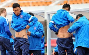 尴尬，掘金替补竟为詹姆斯起立鼓掌