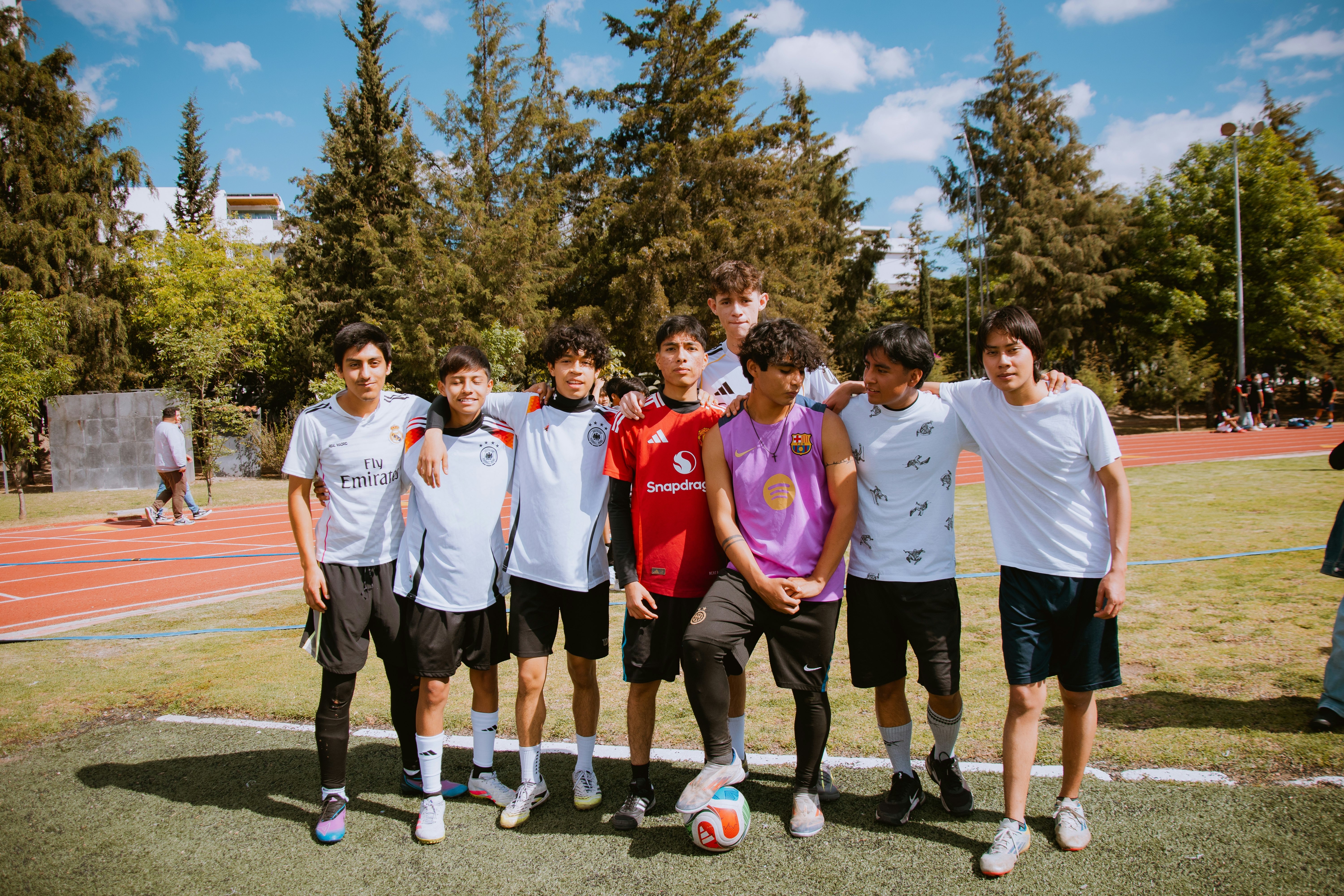 西甲-巴萨4-2塞尔塔 莱万帽子戏法